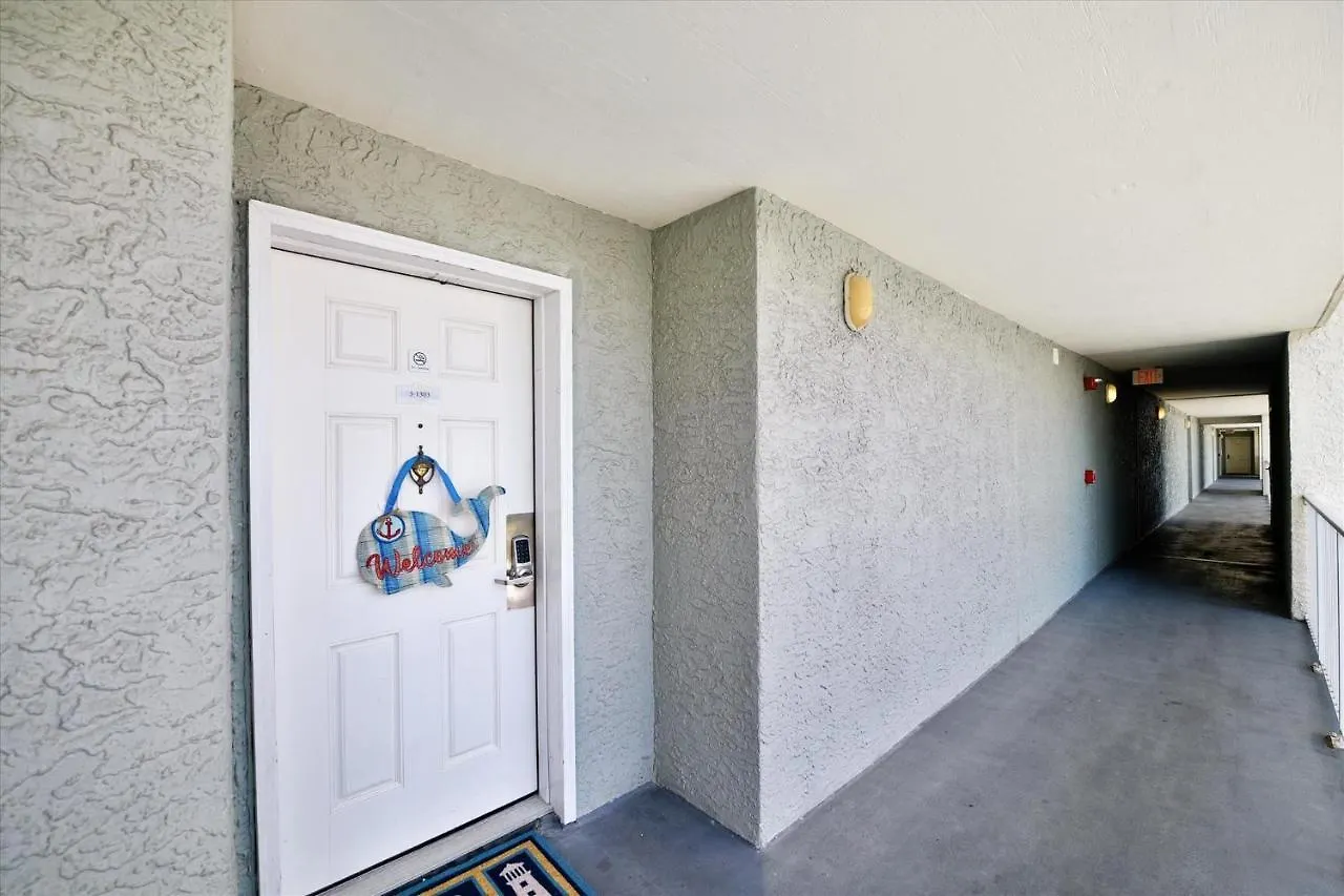 Long Beach Tower 3, #1303 - Completely Renovated 2 Bedroom Sleeps 8, Condo Panama City Beach USA